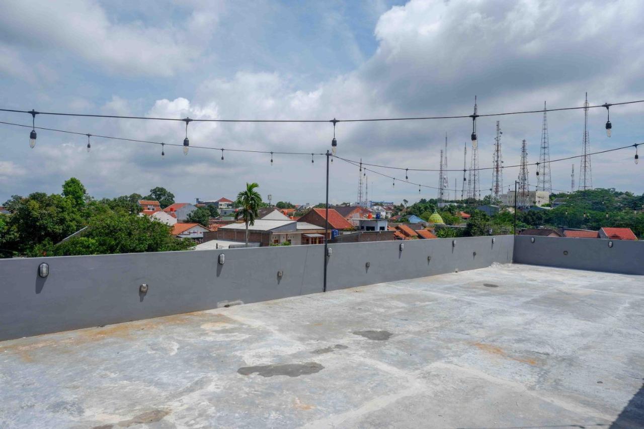 Reddoorz Plus Near Patung Kuda Undip Jatingaleh Екстериор снимка